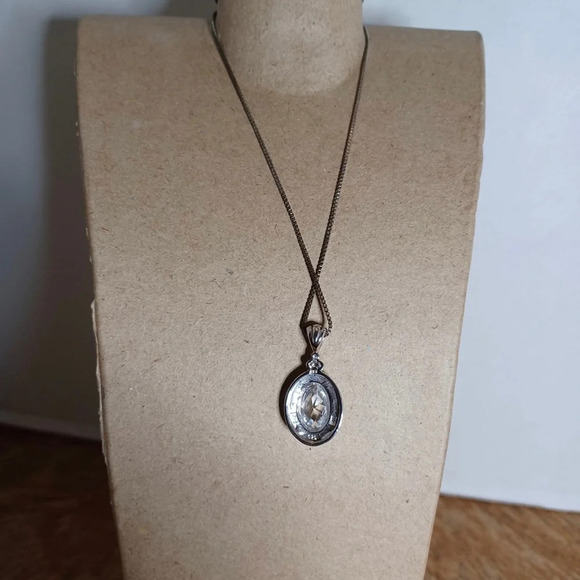 sterling silver oval pendant necklace with clear crystal With 22" Box Link Chain - Picture 3 of 4